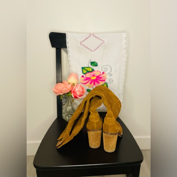 Knee high leather boots - Picture 3 of 3